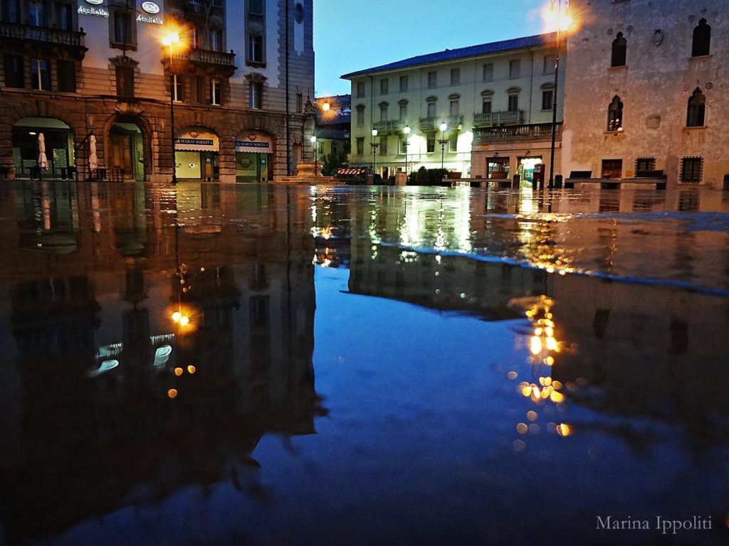 Marina Ippoliti riflessi di Piazza XX Settembre